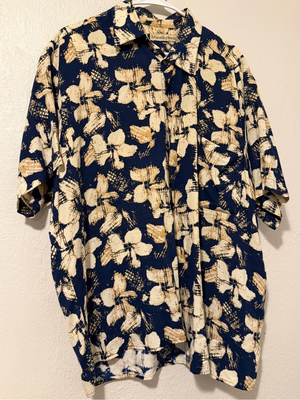 Munsingwear Navy Floral Short-Sleeve Button-Down Shirt